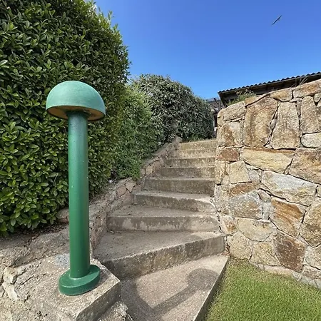 8 Arbousiers 12 * Bonifacio (Corsica)