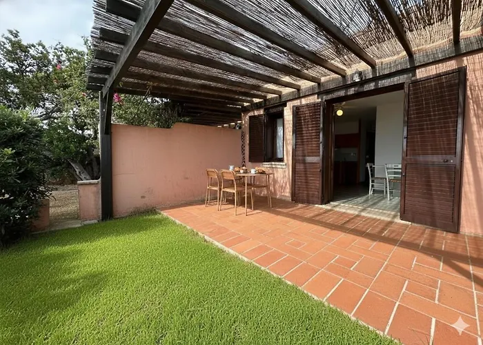 8 Arbousiers 12 * Bonifacio (Corsica)